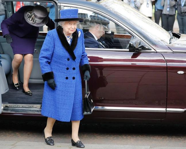 Экомода семь членов королевских семей которые годами носят одни и те же вещи