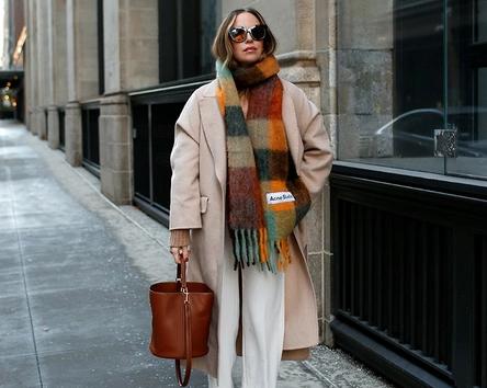 Этой осенью вам нужен уютный шарф вот 10 самых модных вариантов