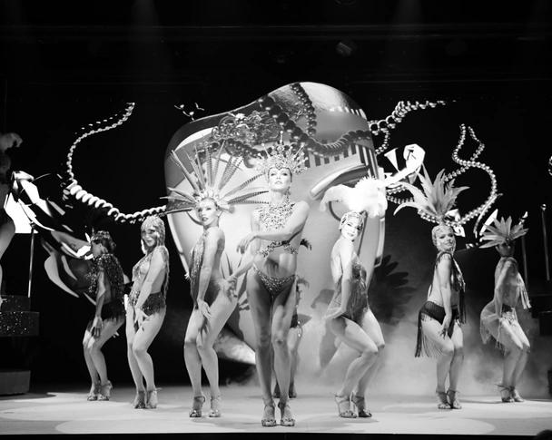 Чего хотят женщины Собчак Чиповская Варнава и другие звезды посетили первый в России театр-кабаре