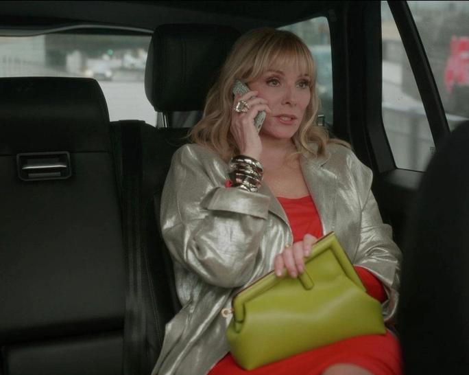 Этой осенью купите сумку цвета васаби как у Саманты Джонс в финале И просто так