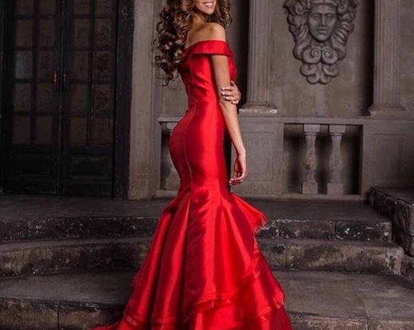 Деревенская девчонка Оксана Воеводина предстала в непривычных для себя трениках и пуховике