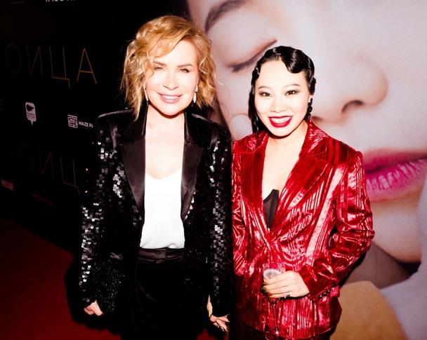 Битва нарядов Paola Ray на закрытом показе фильма Троица