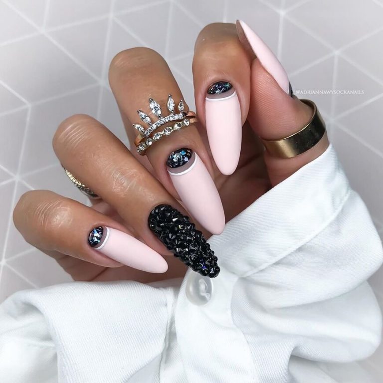 Маникюр со стразами 2022 (+300 фото): новые шикарные идеи дизайна ногтей