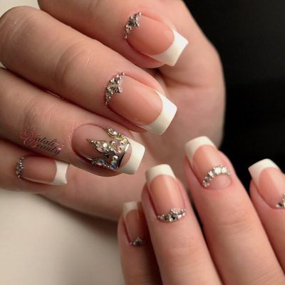 Маникюр со стразами 2022 (+300 фото): новые шикарные идеи дизайна ногтей