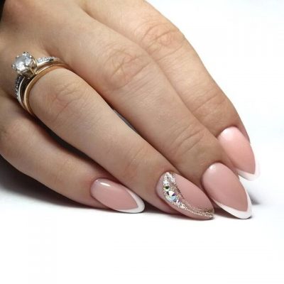 Маникюр со стразами 2022 (+300 фото): новые шикарные идеи дизайна ногтей