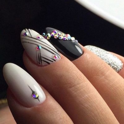 Маникюр со стразами 2022 (+300 фото): новые шикарные идеи дизайна ногтей