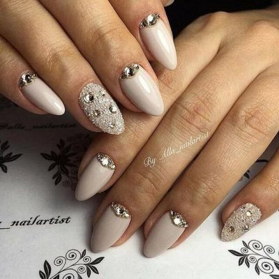 Маникюр со стразами 2022 (+300 фото): новые шикарные идеи дизайна ногтей