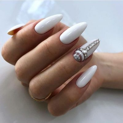 Маникюр со стразами 2022 (+300 фото): новые шикарные идеи дизайна ногтей