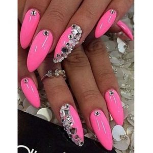 Маникюр со стразами 2022 (+300 фото): новые шикарные идеи дизайна ногтей