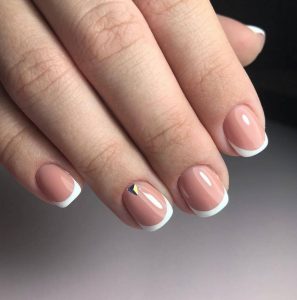 Стильный белый педикюр с дизайном (225 фото)- новинки шикарного декора