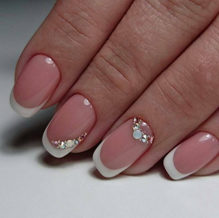 французский маникюр со стразами французский маникюр со стразами