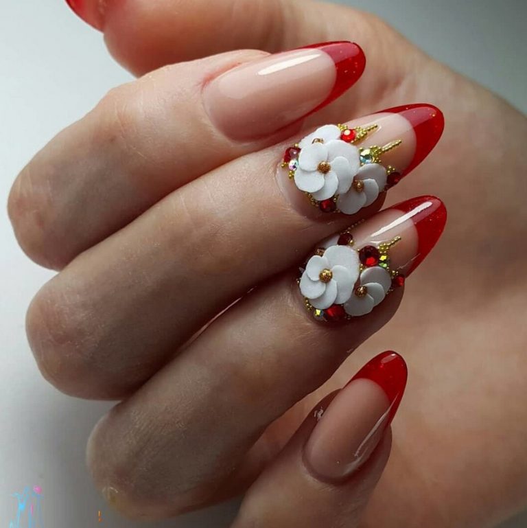 Французский маникюр с лепкой Французский маникюр с лепкой