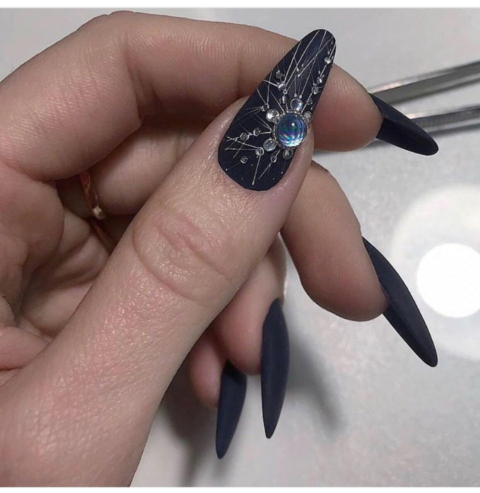 вдохновляйтесь дизайном ногтей с паутинкой