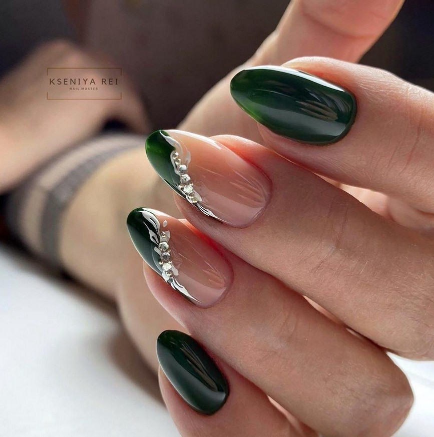 Зелёный френч на ногтях