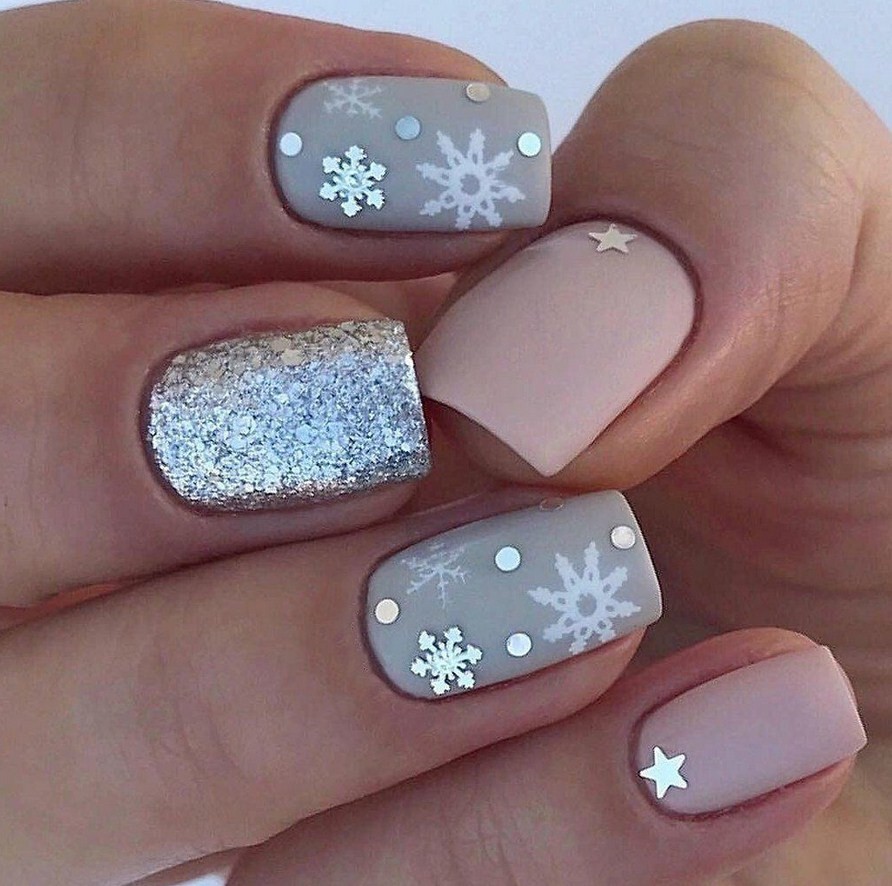 зимний дизайн для коротких ногтей