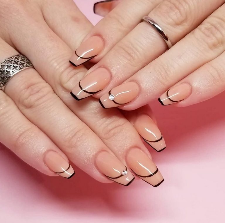 Крутые новинки в зелёном маникюре на 2023 год