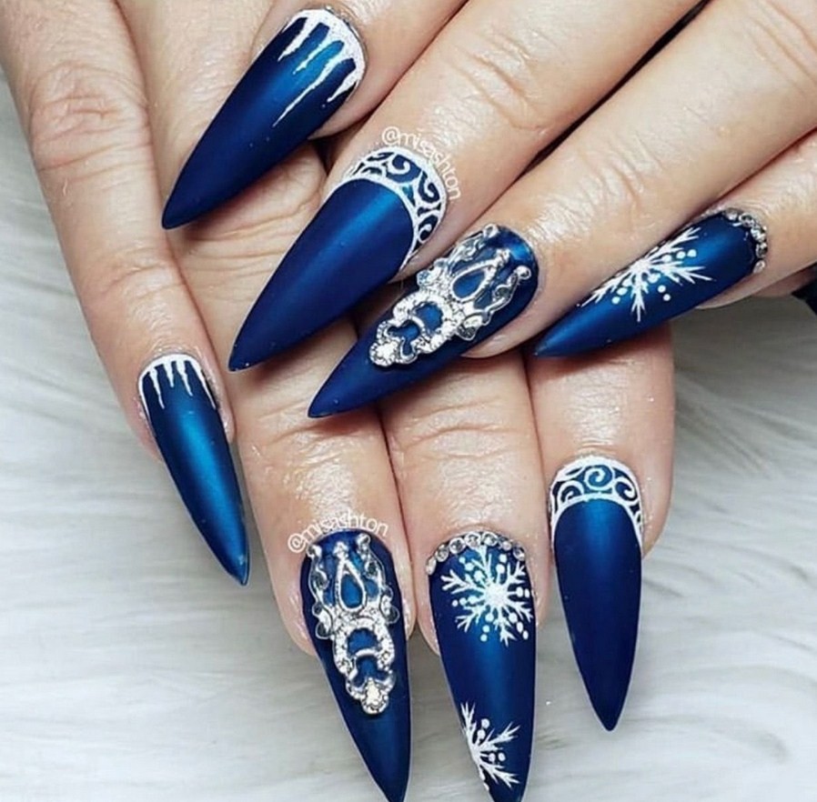 зимний дизайн для острых ногтей
