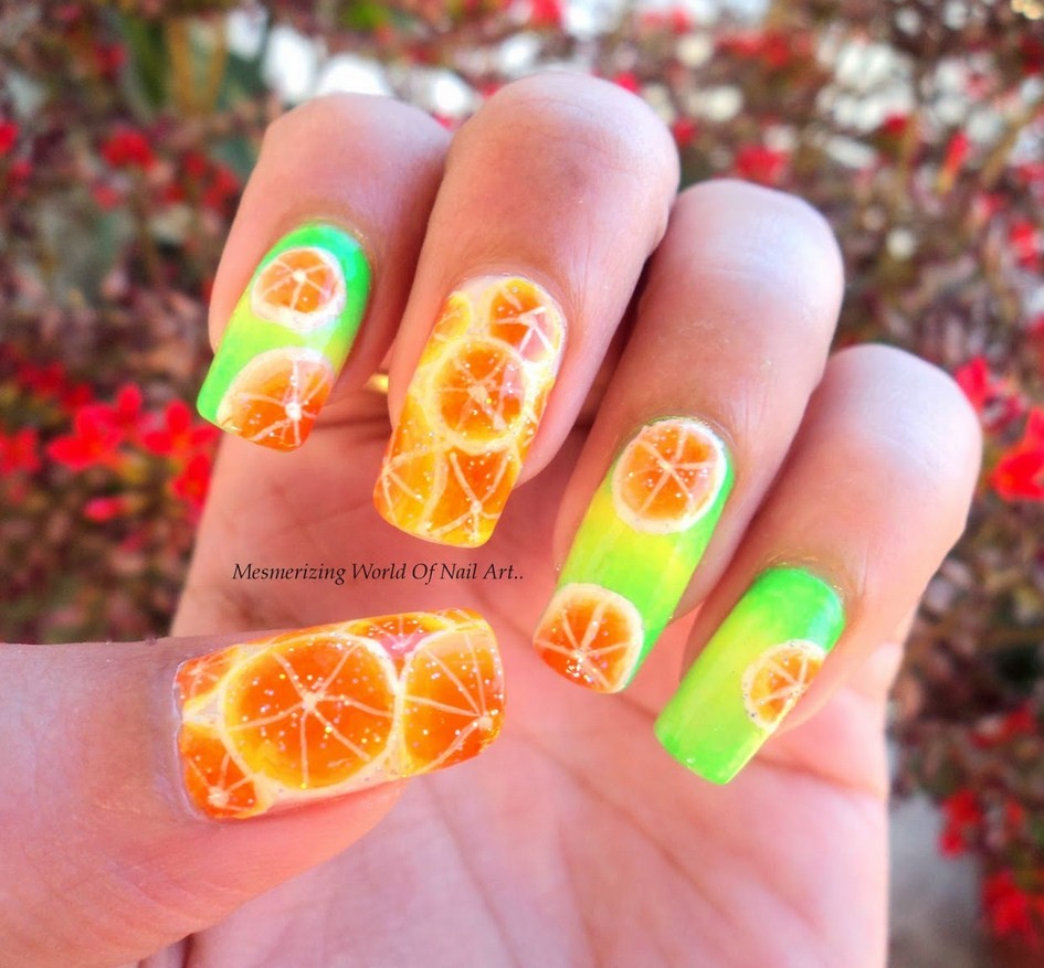 Оранжевый маникюр с апельсинами