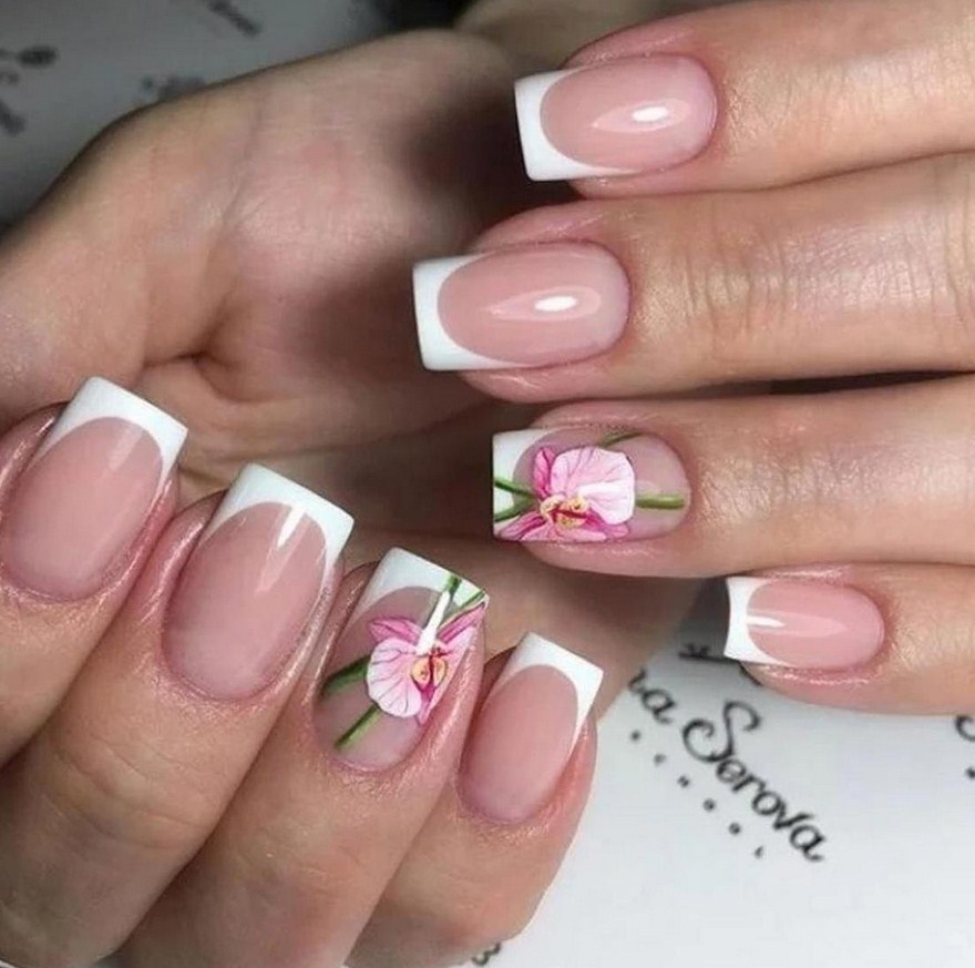 Квадратные ногти с цветочками