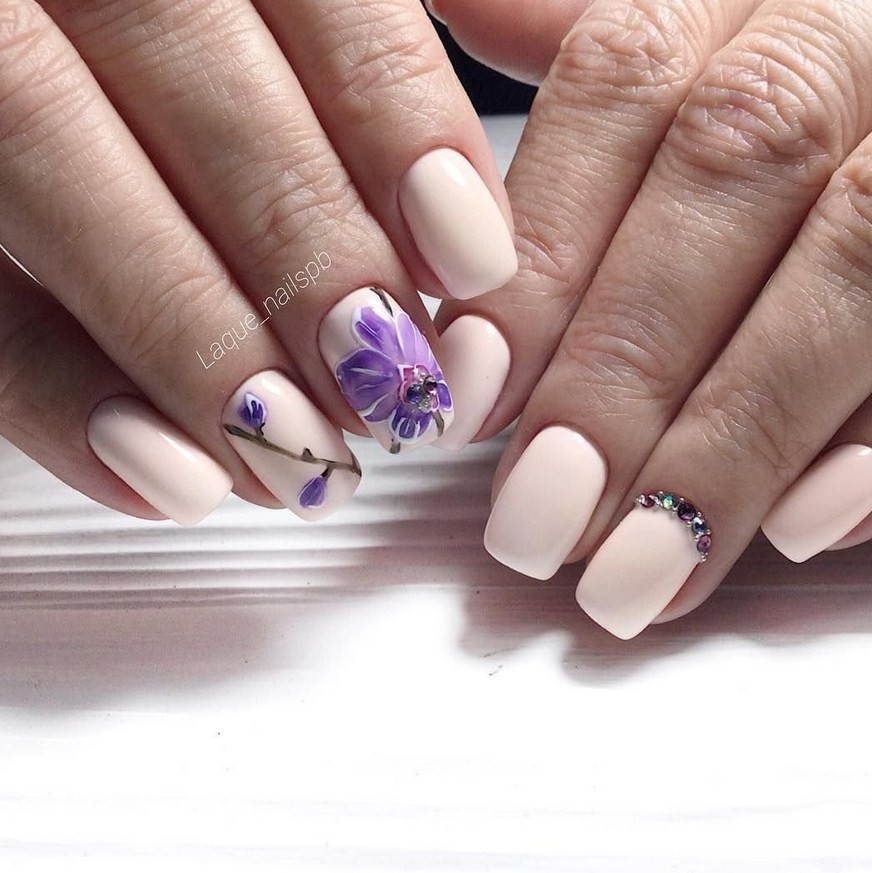 Квадратные ногти с цветочками