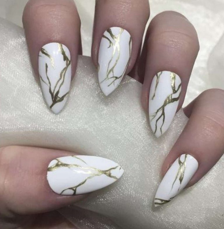 Маникюр с надписями на ногтях - самые прикольные и молодёжные идеи 