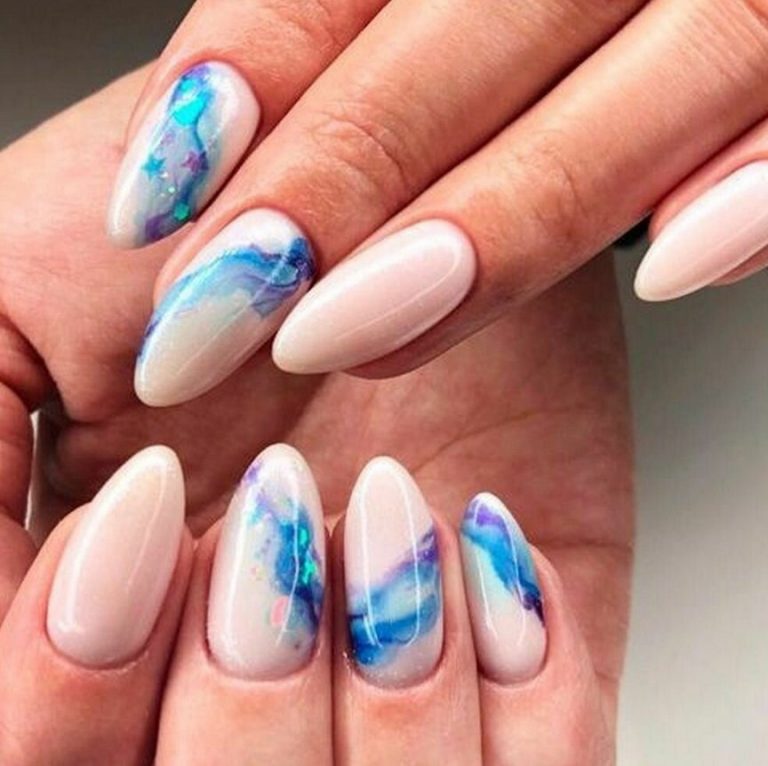 маникюр с цифрами на ногтях