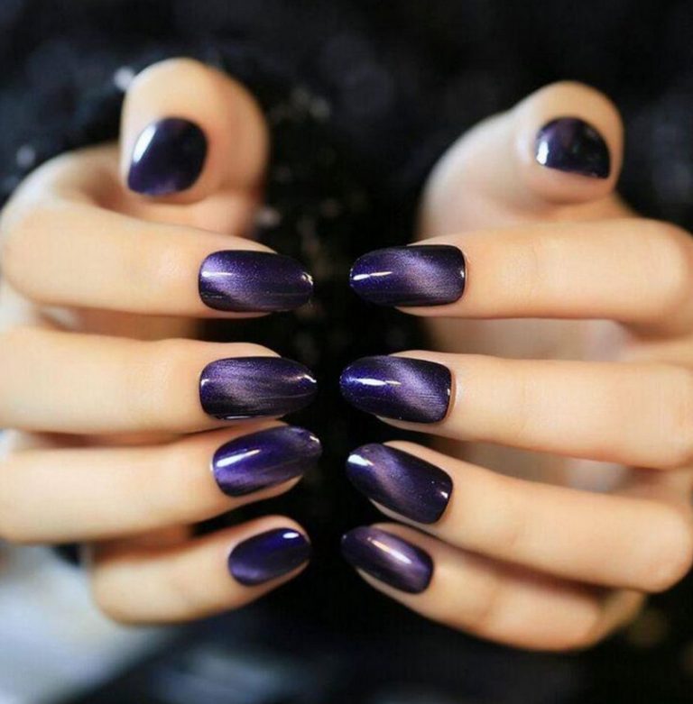 маникюр с надписями на ногтях на короткие ногти