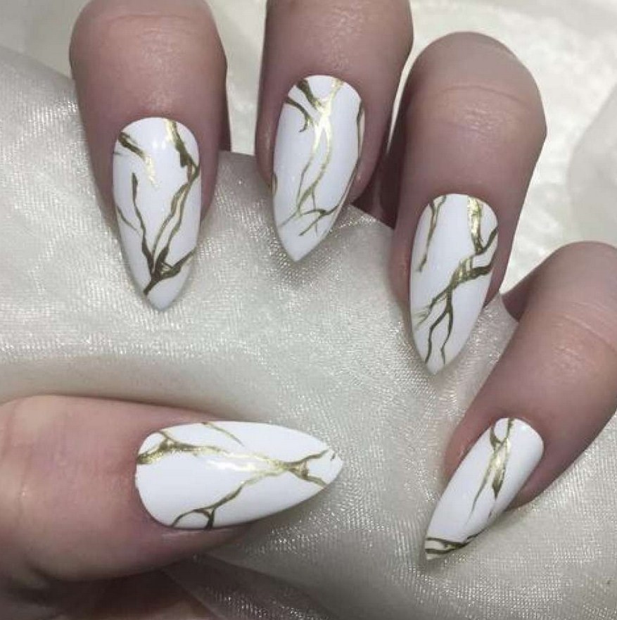 Мраморные ногти с золотом