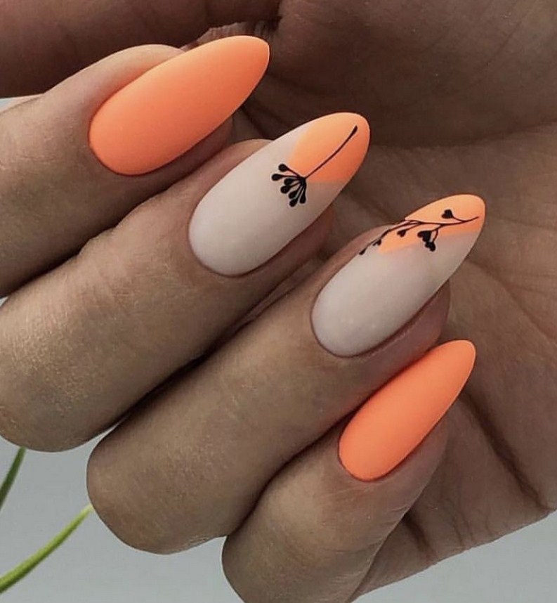 оранжевый маникюр на миндальные ногти