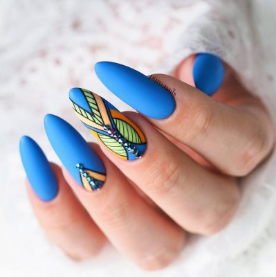 Дизайн ногтей с надписями в виде наклеек