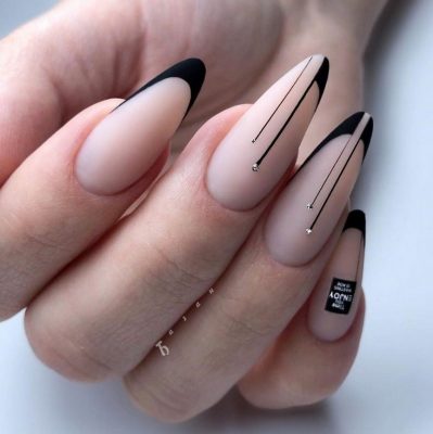 маникюр с надписями на ногтях на короткие ногти