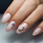 Фото маникюра с сердечками на ногтях Фото маникюра с сердечками на ногтях