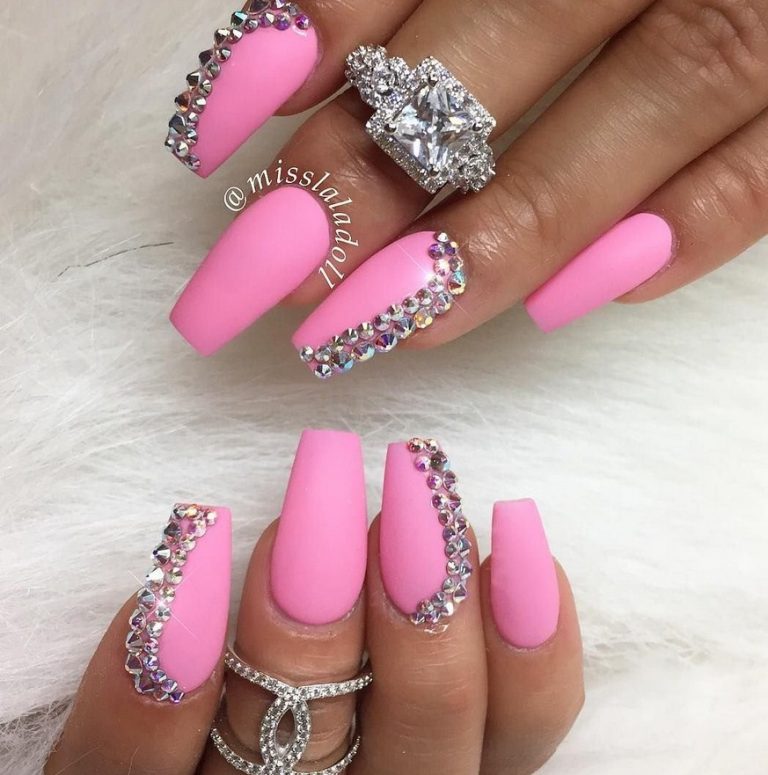 Фото маникюра с сердечками на ногтях Фото маникюра с сердечками на ногтях