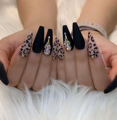 Маникюр коралловый с черным Маникюр коралловый с черным