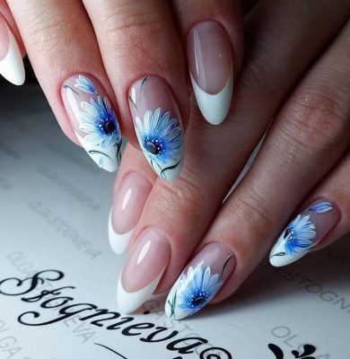 маникюр с надписями на ногтях на короткие ногти