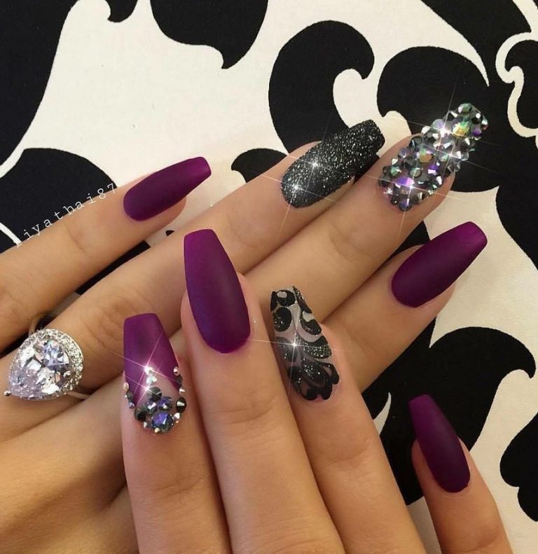 Маникюр коралловый с черным Маникюр коралловый с черным