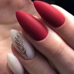 Светоотражающий маникюр с блёстками