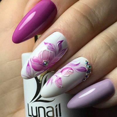 ногти с надписями Стемпинг