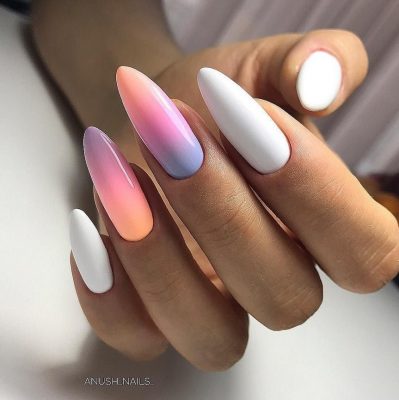 ногти с надписями и матовым покрытием