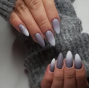 ногти с надписями и матовым покрытием