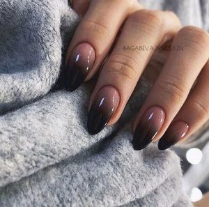 ногти с надписями и матовым покрытием