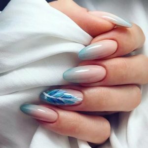 маникюр с надписями и фольгой