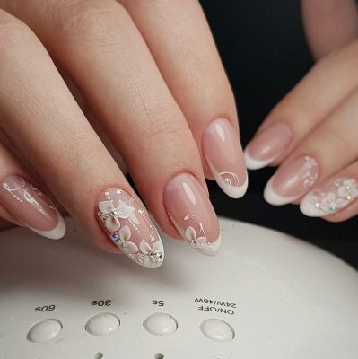 маникюр с надписями и фольгой