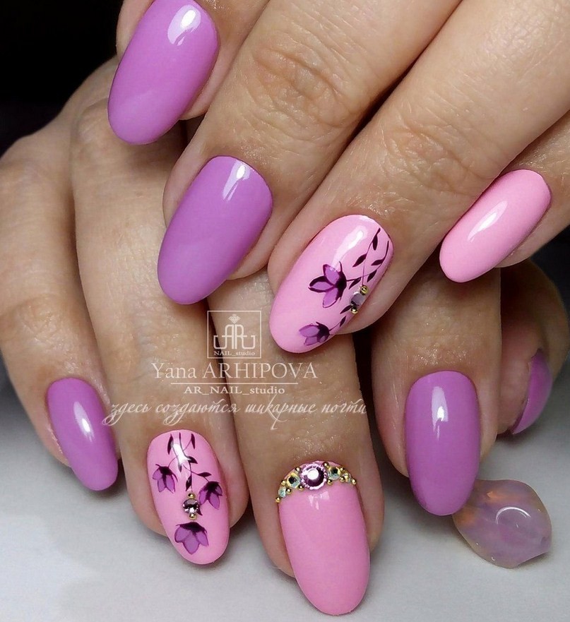 Сиреневый дизайн ногтей с розовым