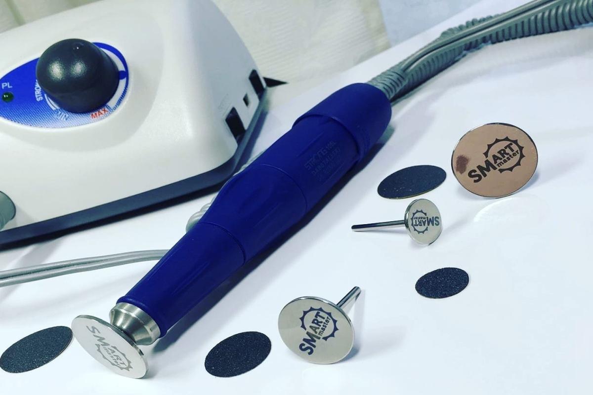 Что нужно для смарт-педикюра