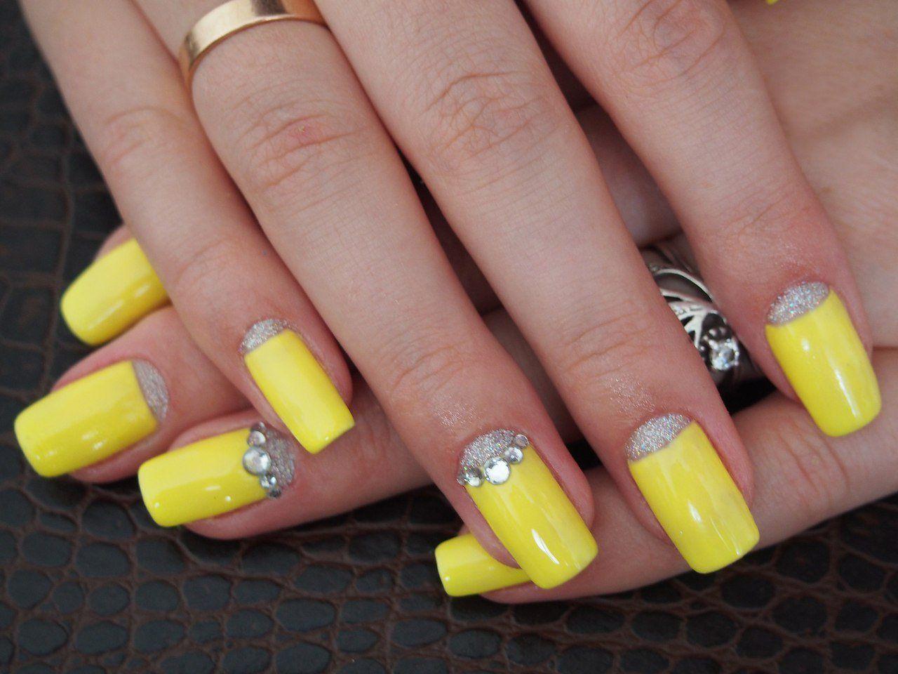 Желтый френч с дизайном. Желтый маникюр. Маникюр с жёлтым цветом. Красивые желтые ногти. Яркий желтый маникюр.