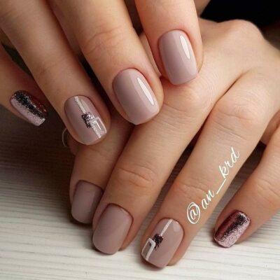 Маникюр в нежных тонах на короткие ногти