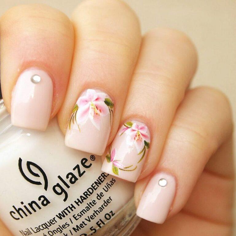 Нежные рисунки на ногтях