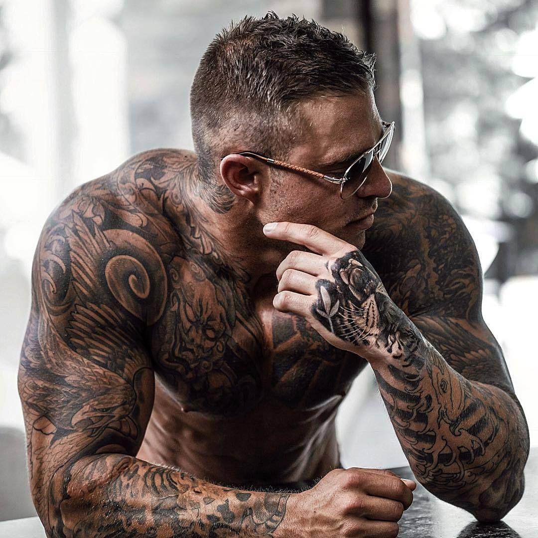 Крутые и современные эскизы мужских татуировок в 2023 Брутальные