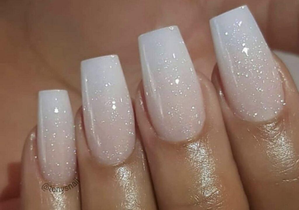 Молочный френч - 10 трендов 2023 года и фото-идеи градиент